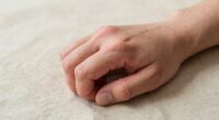 early signs of joint stiffness
