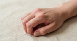 early signs of joint stiffness